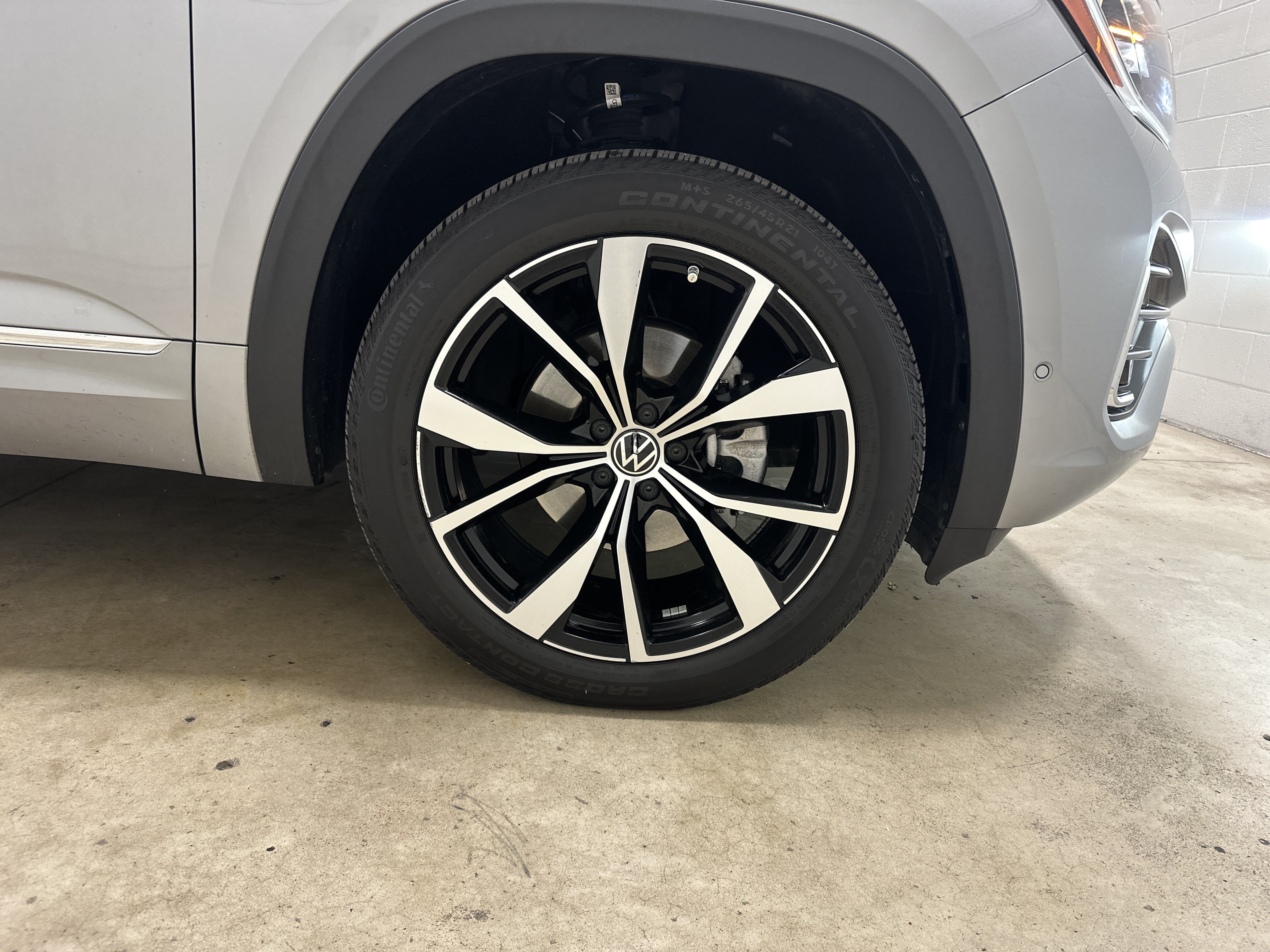 Used 2024 Volkswagen Atlas SEL Premium R-Line AWD/4WD image 13