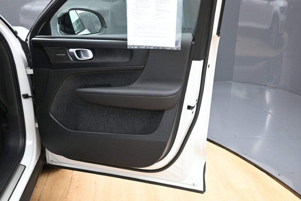 Used 2023 Volvo XC40 Recharge Ultimate AWD/4WD image 27