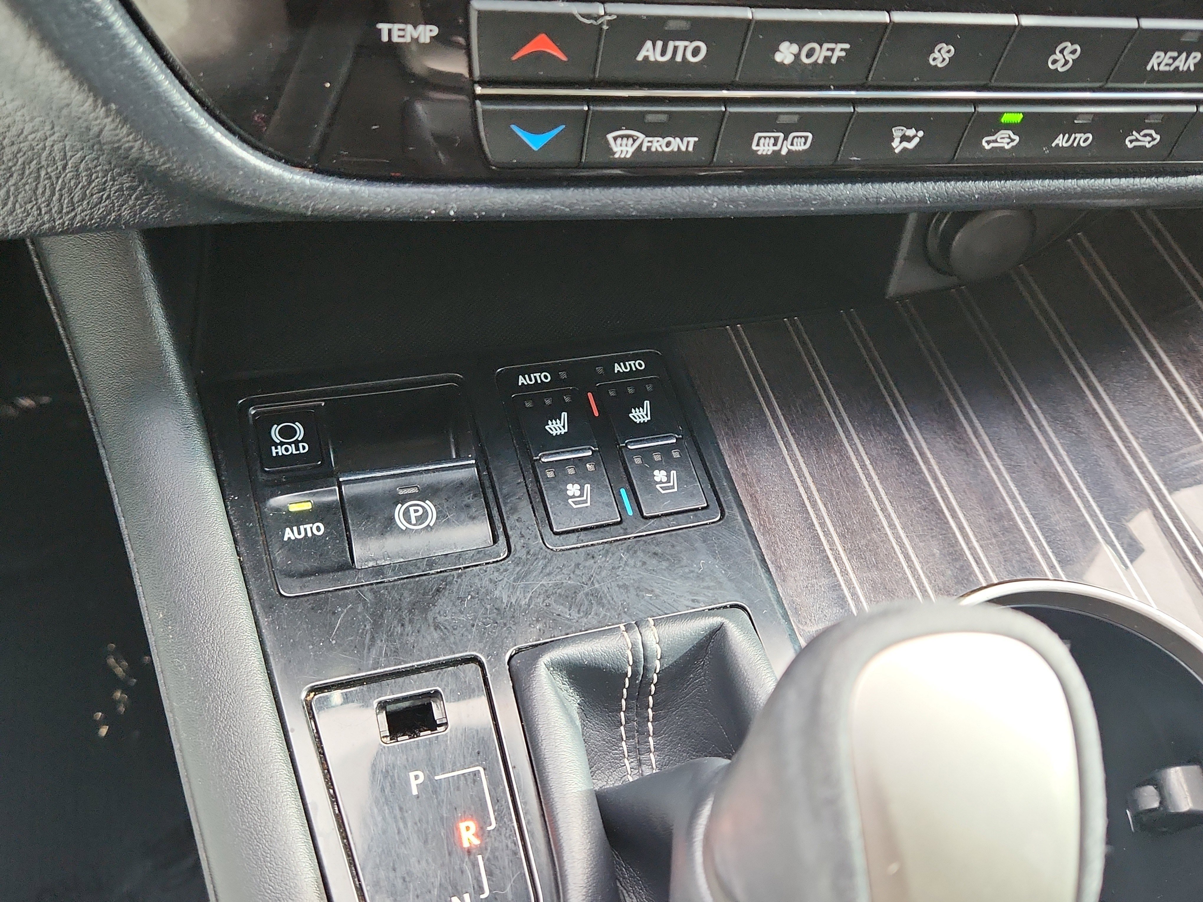 Used 2019 Lexus RX 450hL Luxury w/ Accessory Package image 27