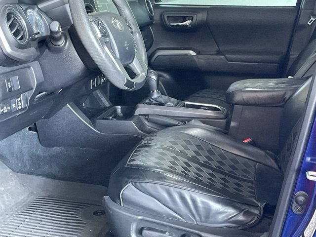 Used 2023 Toyota Tacoma TRD Off-Road w/ Black Out Package (TMS) AWD/4WD image 15