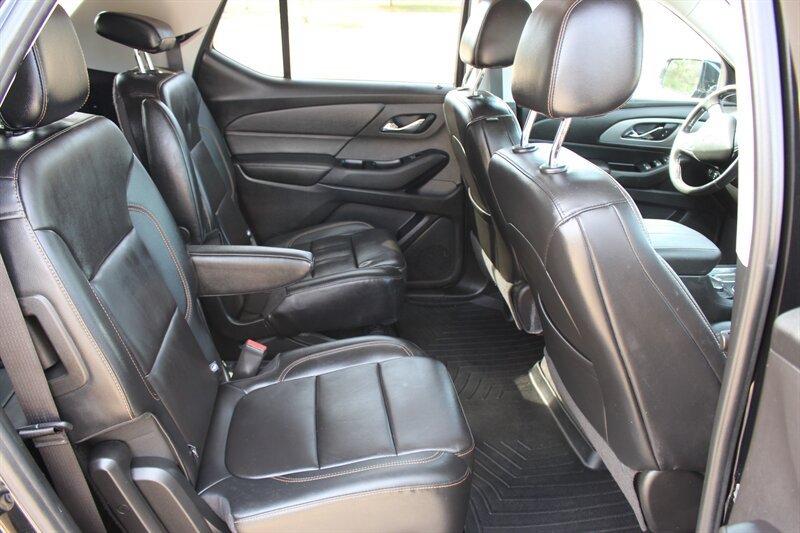 Used 2018 Chevrolet Traverse LT FWD image 15