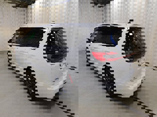 New 2026 Chrysler Pacifica Select image 17