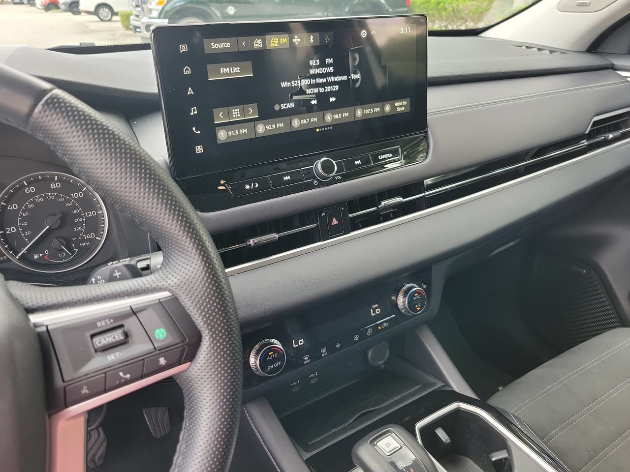 Used 2025 Mitsubishi Outlander SE FWD image 23