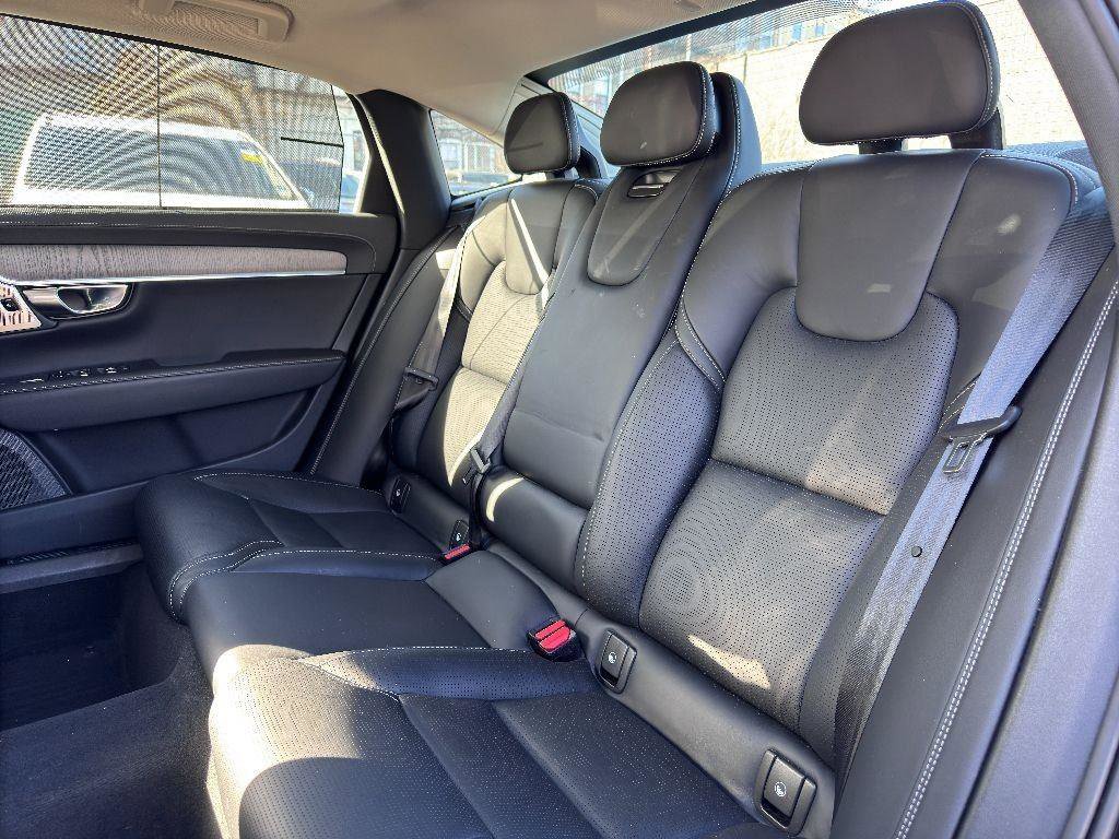 Used 2022 Volvo S90 B6 Inscription w/ Advanced Package image 25