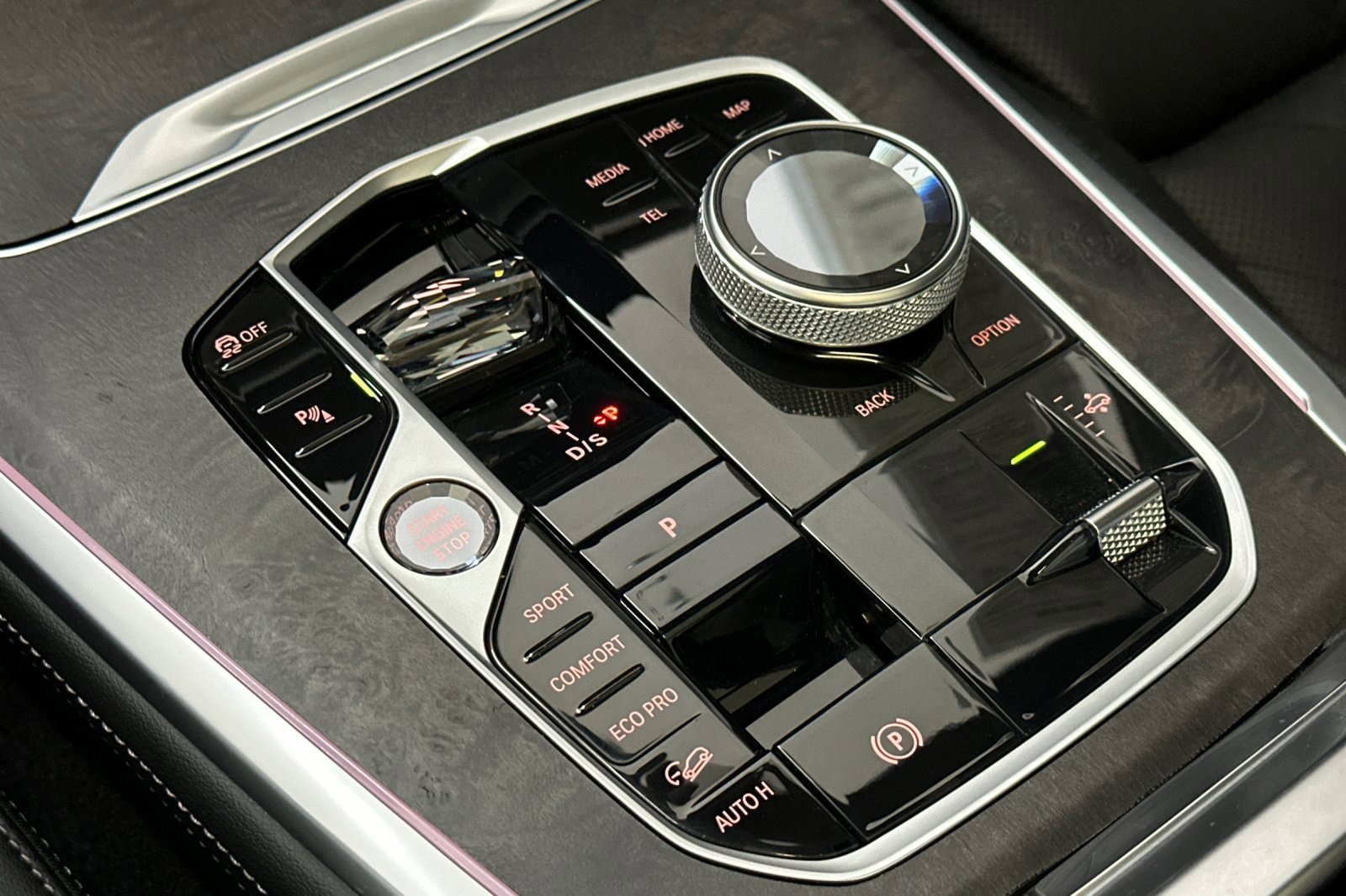 Certified 2025 BMW X7 xDrive40i w/ M Sport Package image 17