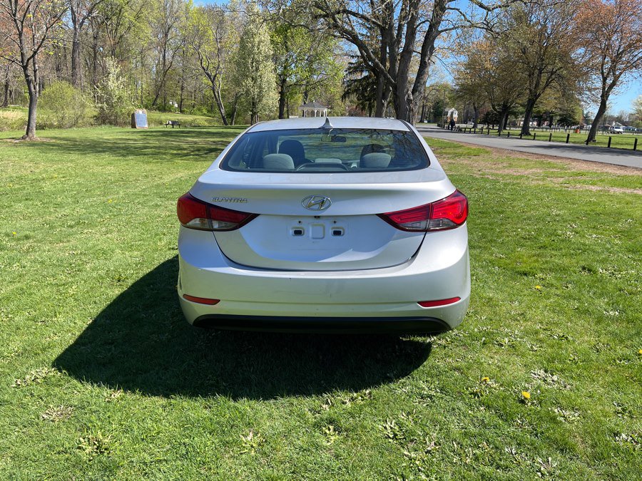 Used 2015 Hyundai Elantra SE w/ Option Group 02 FWD image 4