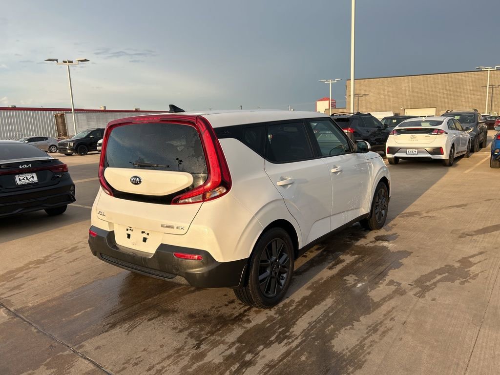 Used 2021 Kia Soul EX image 3