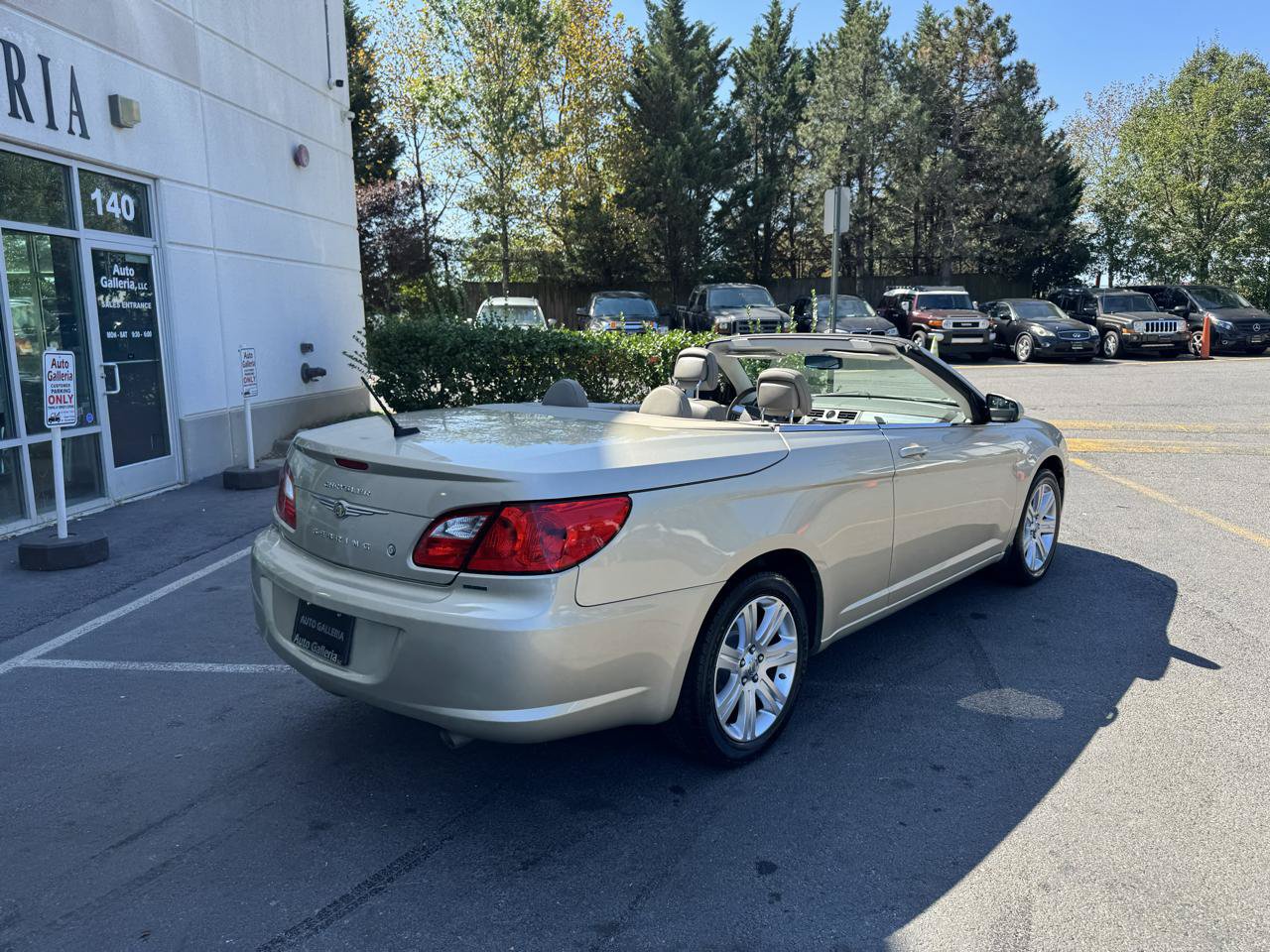 Used 2010 Chrysler Sebring Touring w/ Navigation & Sound Group I FWD image 6