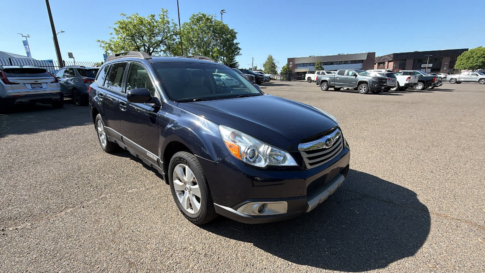 Used 2012 Subaru Outback 3.6R Limited w/ Moonroof Pkg AWD/4WD image 3
