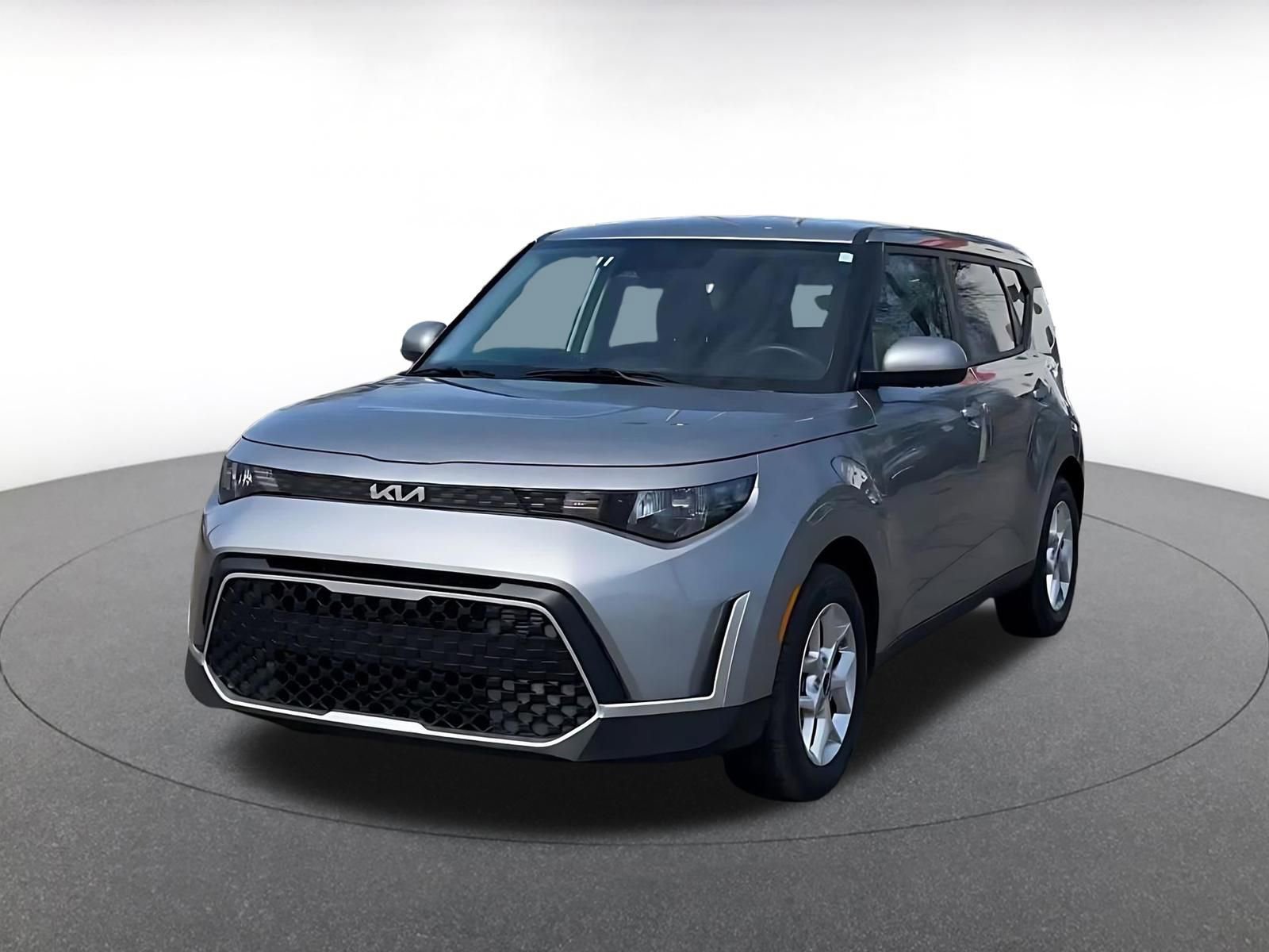 Used 2025 Kia Soul LX w/ LX Technology Package FWD image 7