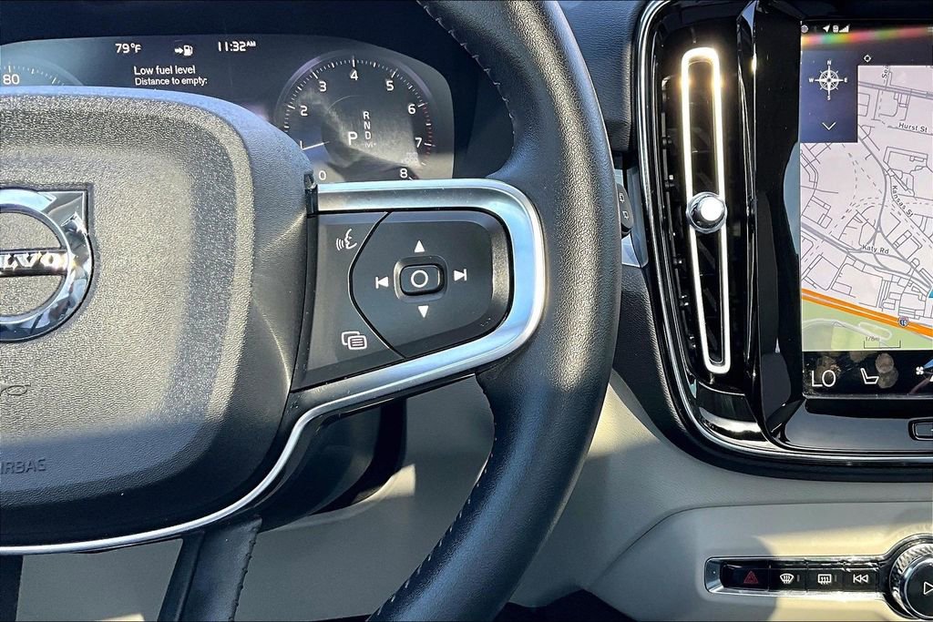 Used 2021 Volvo XC40 T5 Momentum w/ Premium Package image 24