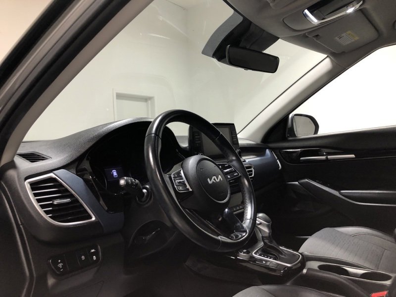 Used 2023 Kia Seltos S image 18