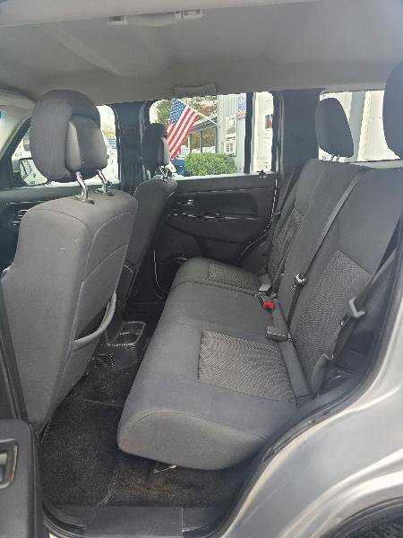 Used 2012 Jeep Liberty Sport AWD/4WD image 6