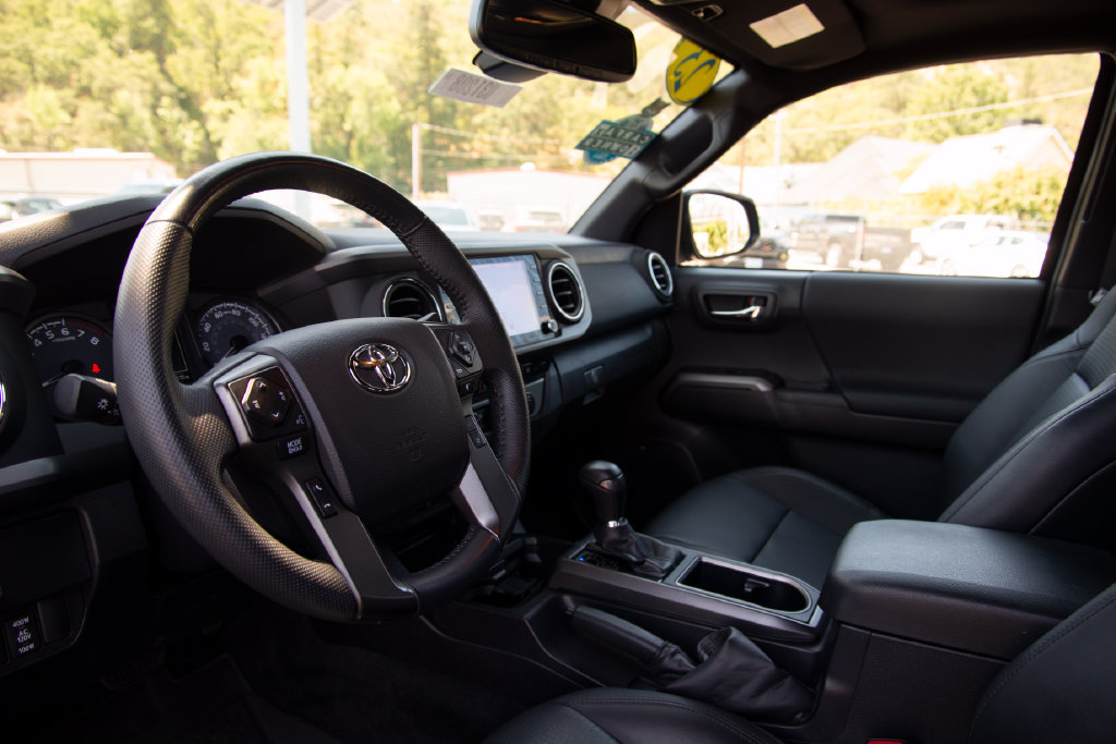 Used 2023 Toyota Tacoma TRD Sport w/ TRD Premium Sport Package AWD/4WD image 11