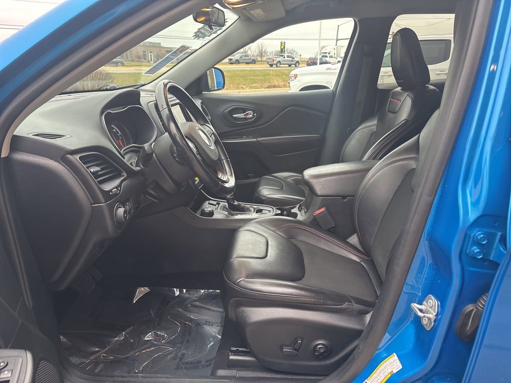 Used 2020 Jeep Cherokee Trailhawk w/ Cold Weather Group image 14