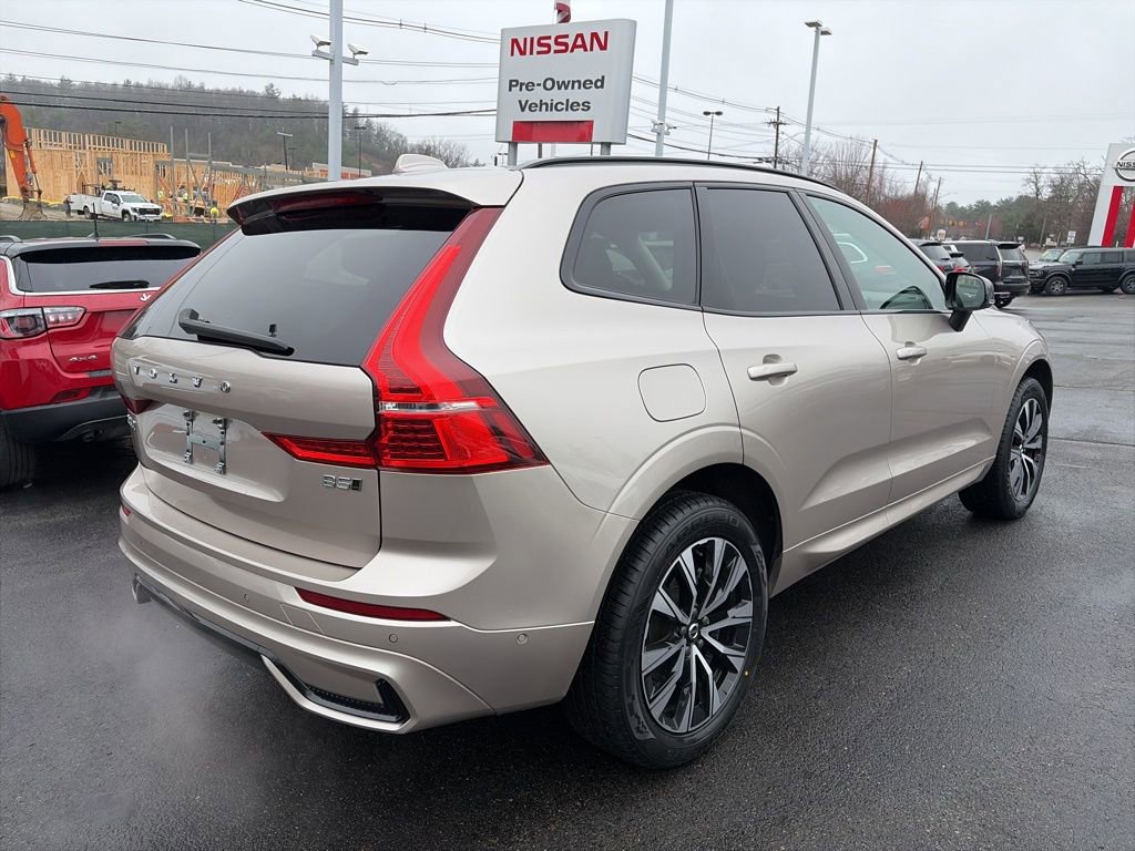 Used 2025 Volvo XC60 B5 Plus image 4