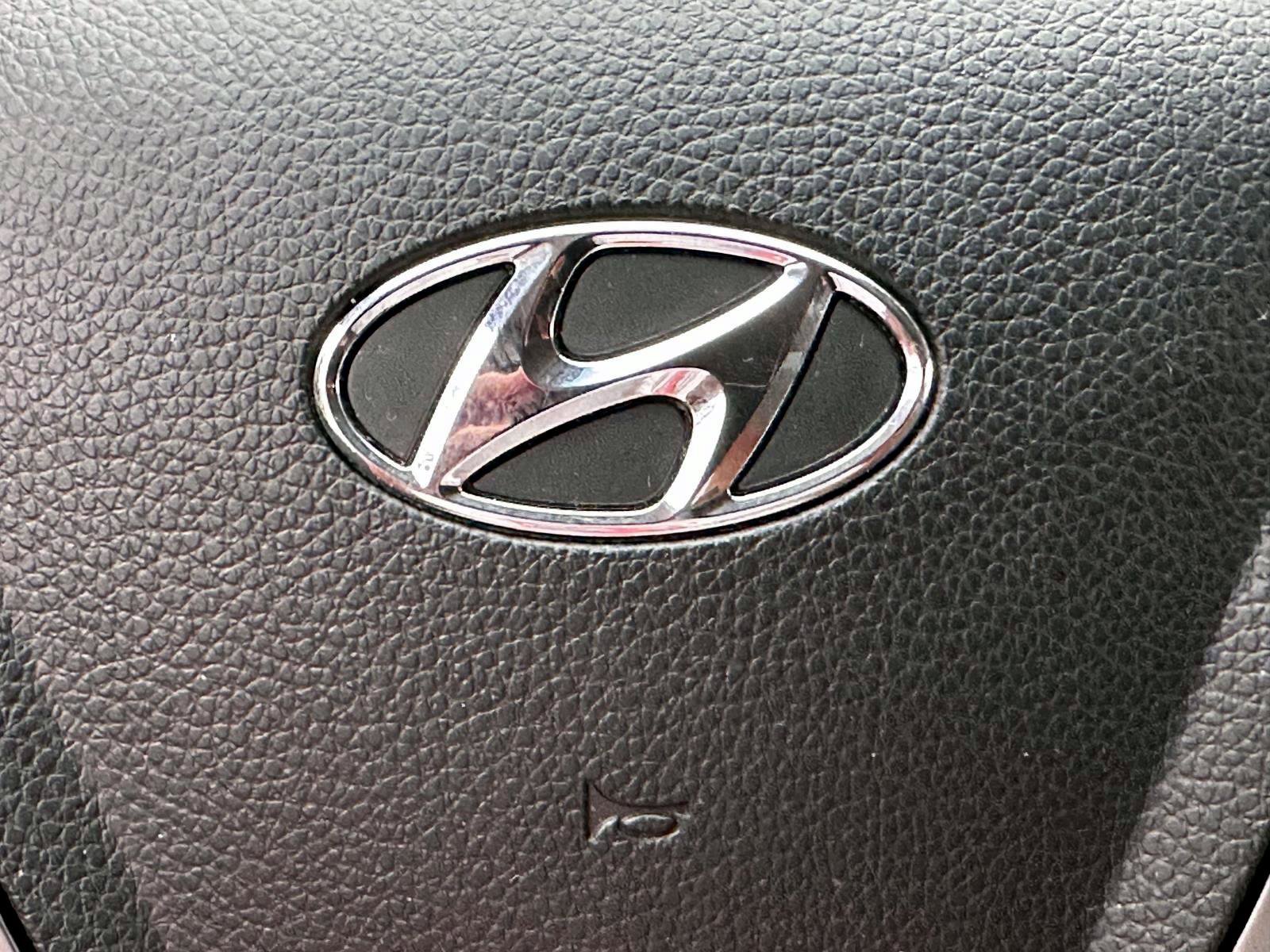 Used 2017 Hyundai Santa Fe Sport FWD image 25