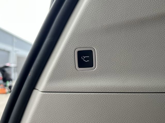 Used 2024 Chrysler Pacifica Touring-L image 34