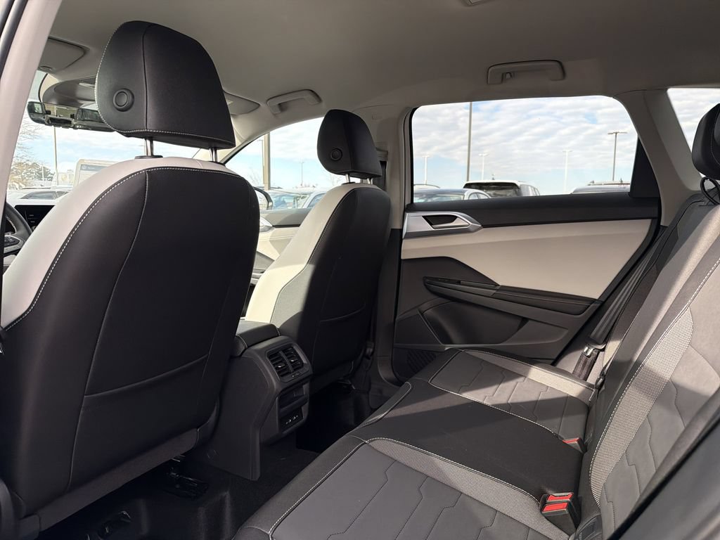 New 2026 Volkswagen Taos SE FWD image 13