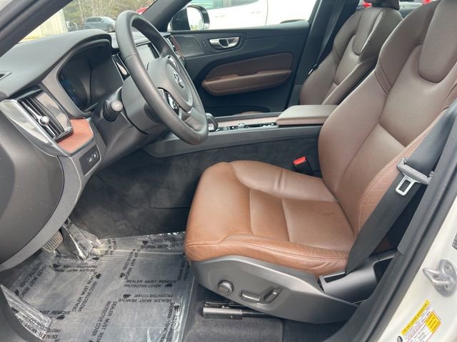Certified 2024 Volvo XC60 T8 Plus w/ Protection Package Premier image 27