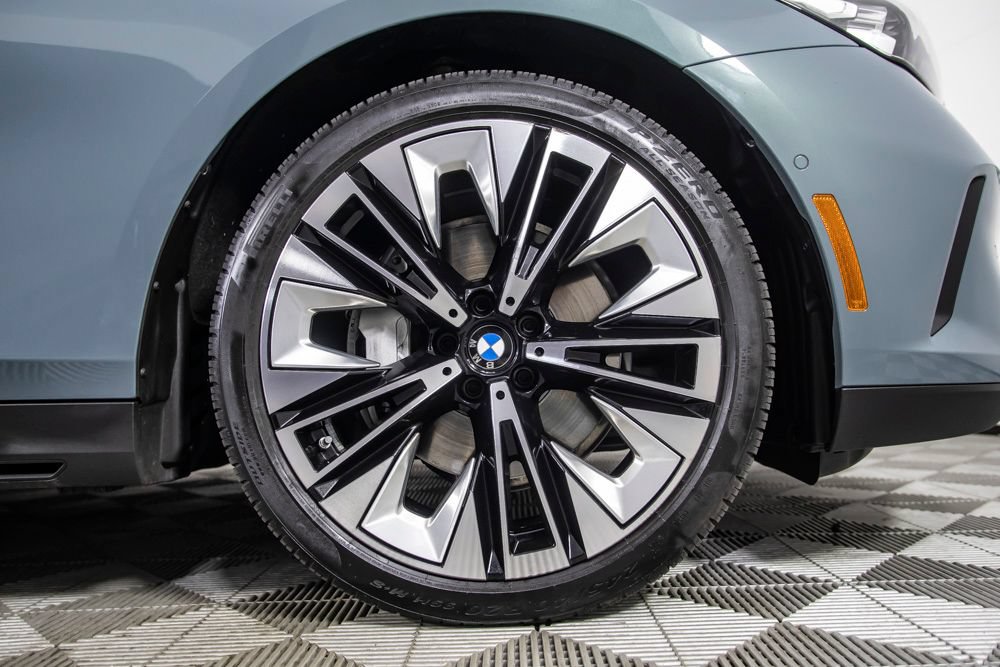 Used 2026 BMW 540i xDrive AWD/4WD image 38