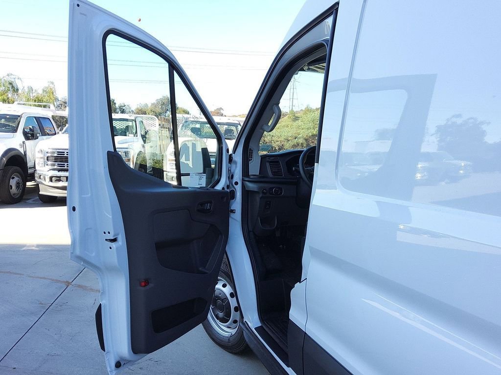 New 2026 Ford Transit 250 148 Medium Roof w/ Load Area Protection Package RWD image 6