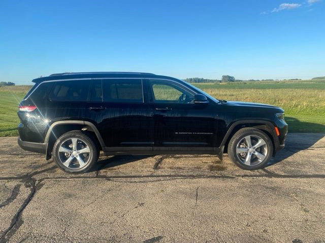 Used 2022 Jeep Grand Cherokee L Limited AWD/4WD image 2