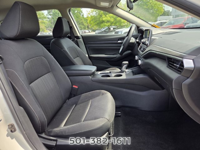 Used 2025 Nissan Altima 2.5 SV FWD image 18