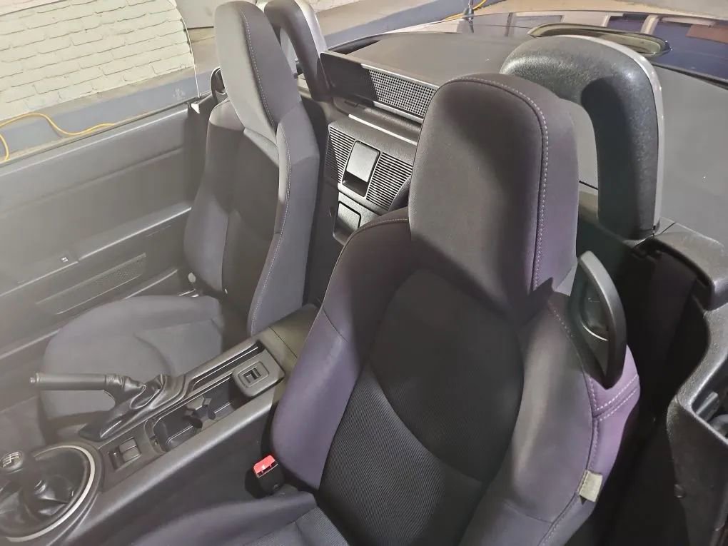 Used 2010 MAZDA MX-5 Miata Touring w/ Suspension Pkg image 14