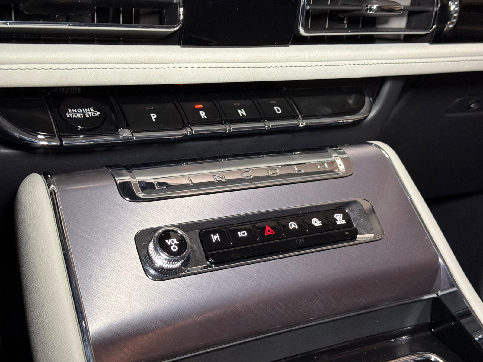 New 2027 Lincoln Aviator AWD image 30