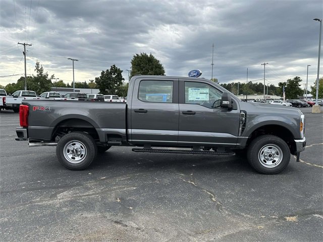 New 2026 Ford F350 XL w/ FX4 Off-Road Package image 2