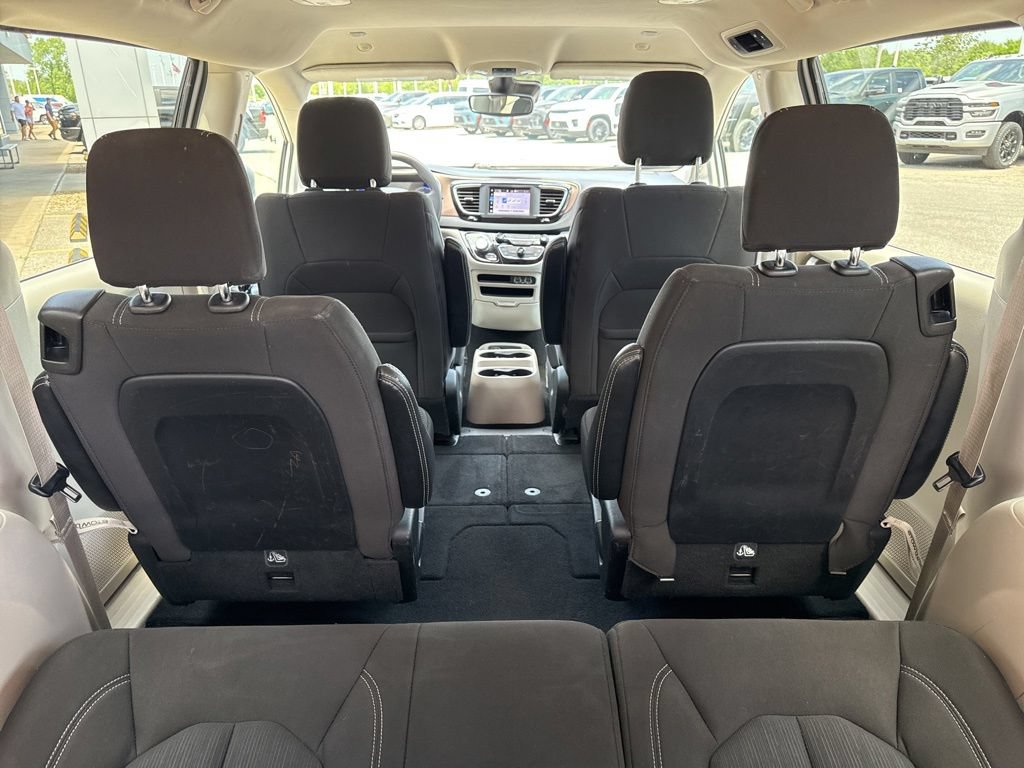 Used 2023 Chrysler Voyager LX FWD image 17