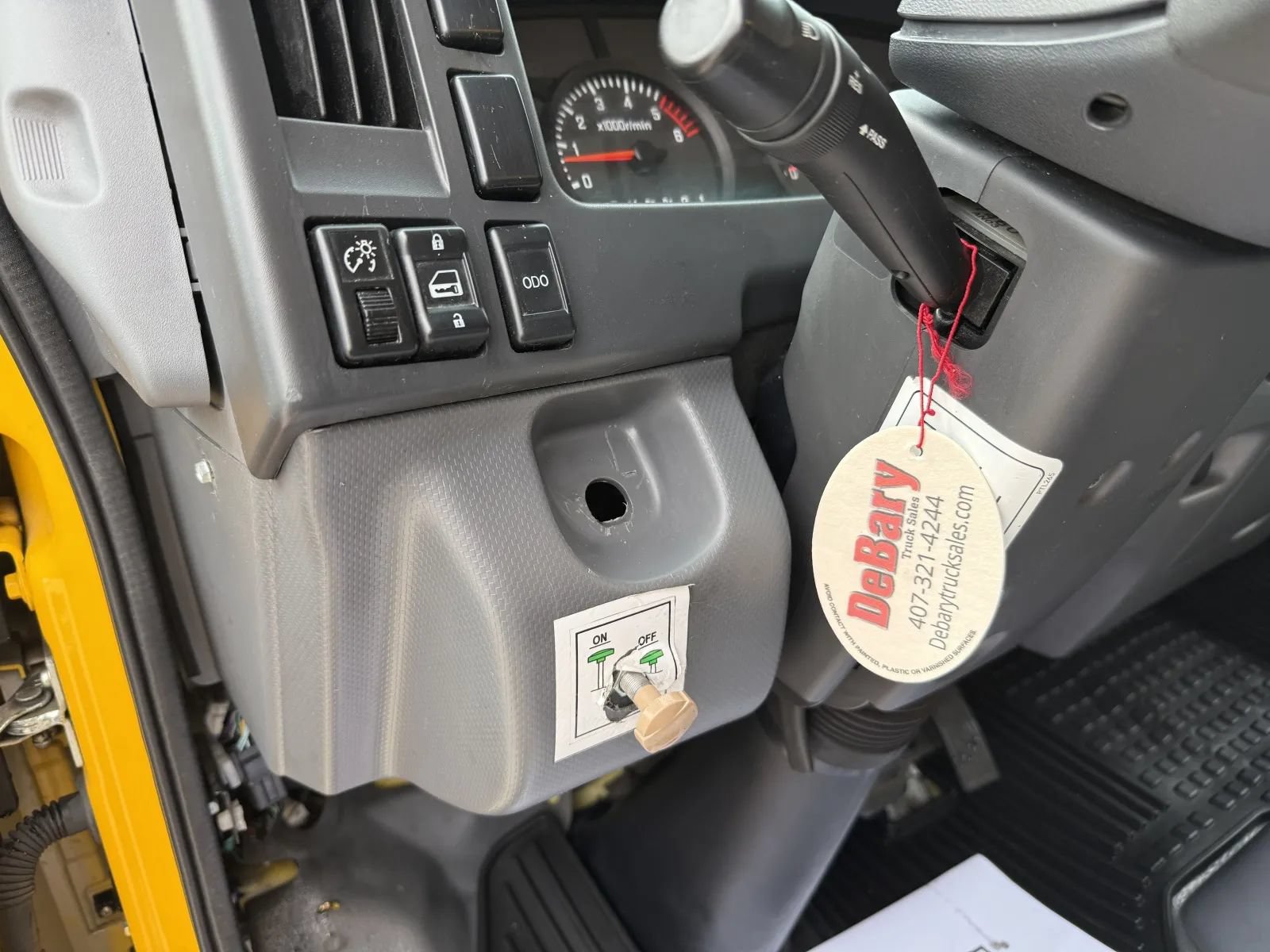 Used 2021 Isuzu NPR RWD image 19