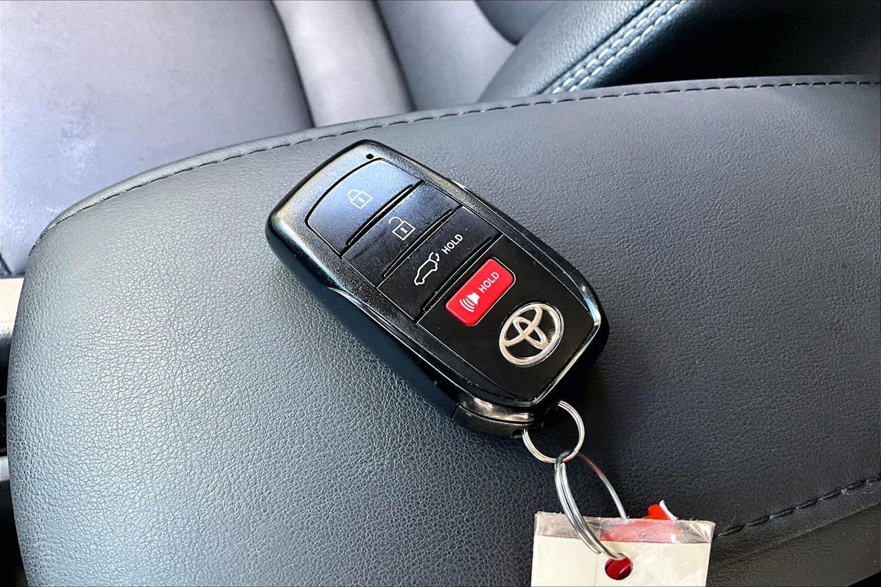 Used 2023 Toyota Corolla Cross XLE w/ Convenience Package FWD image 36