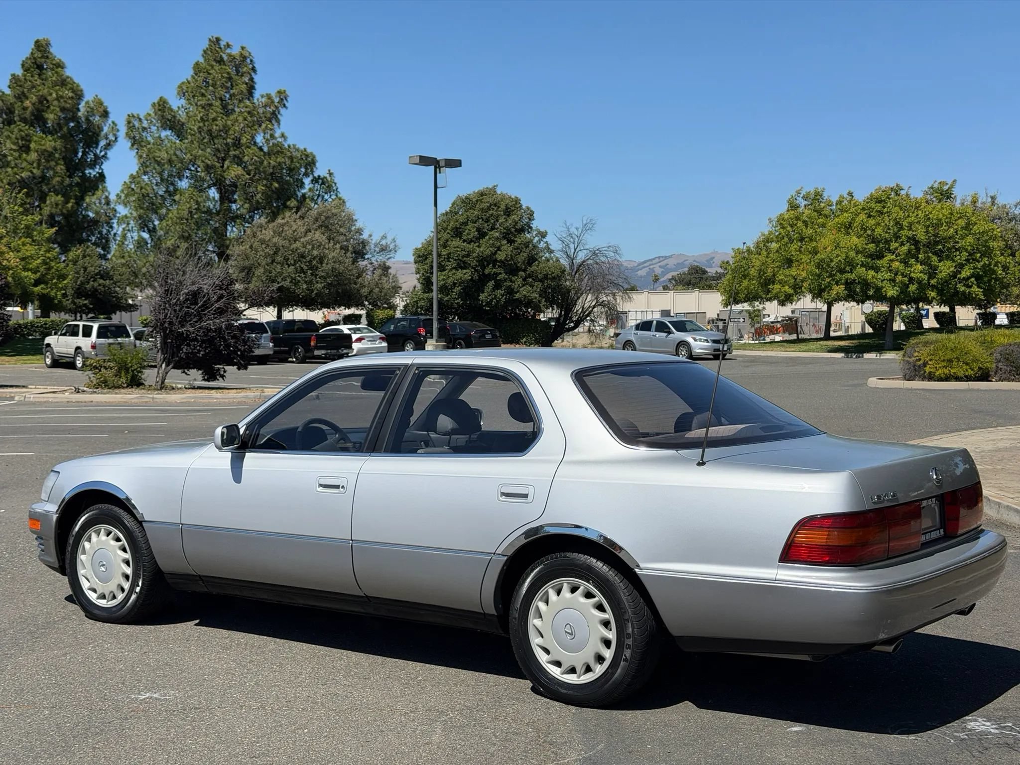 Used 1990 Lexus LS 400 RWD image 10