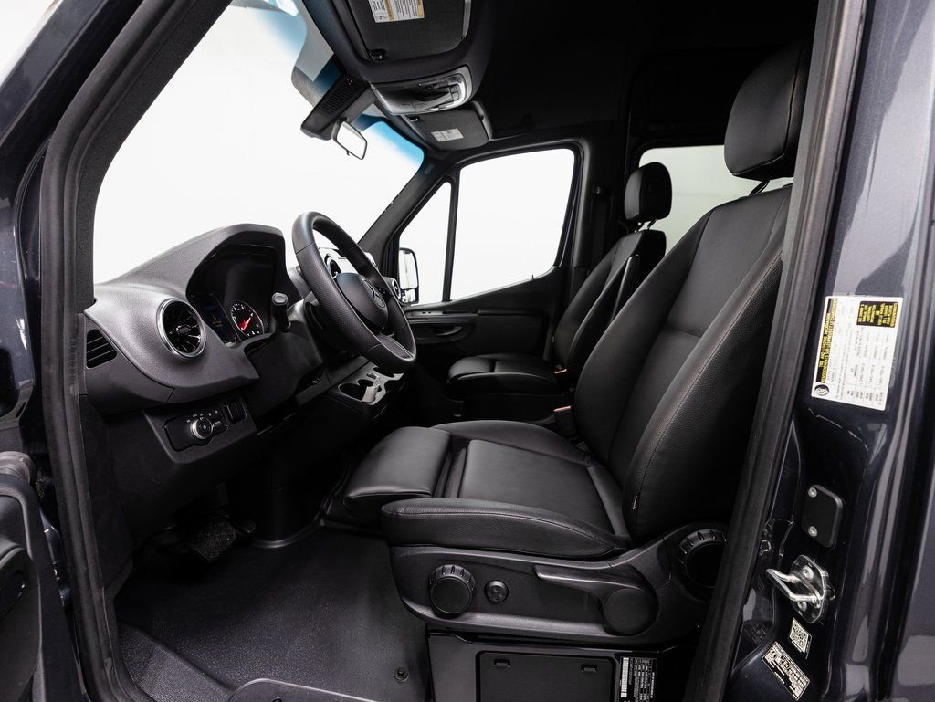 Used 2025 Mercedes-Benz Sprinter 2500 image 7