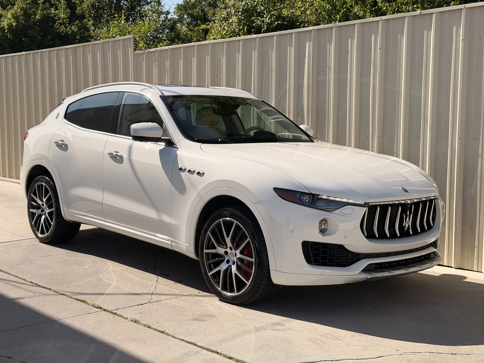 Used 2017 Maserati Levante S AWD/4WD image 2