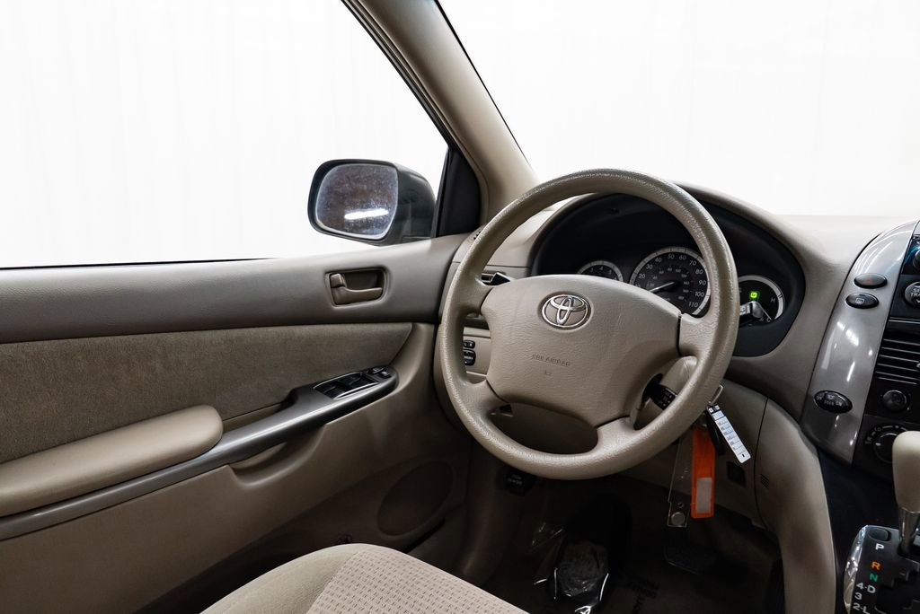 Used 2010 Toyota Sienna CE FWD image 11