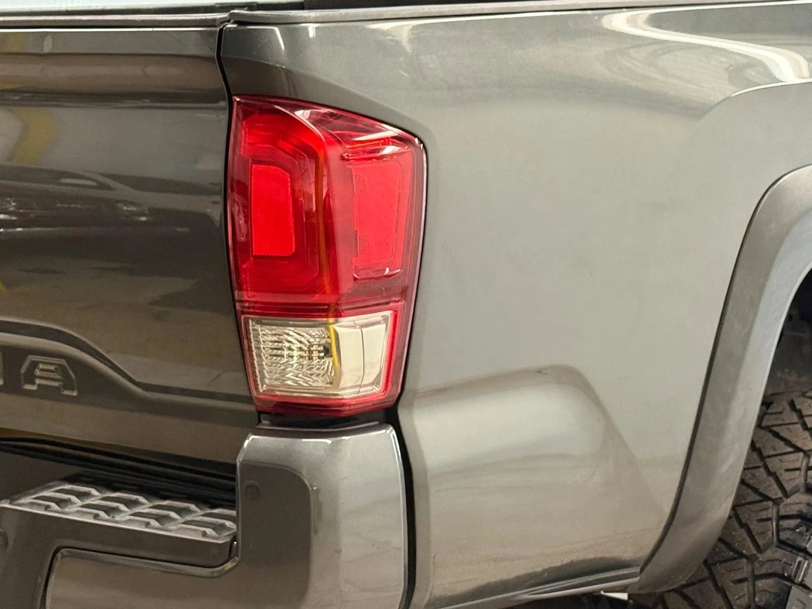 Used 2016 Toyota Tacoma TRD Off-Road AWD/4WD image 10