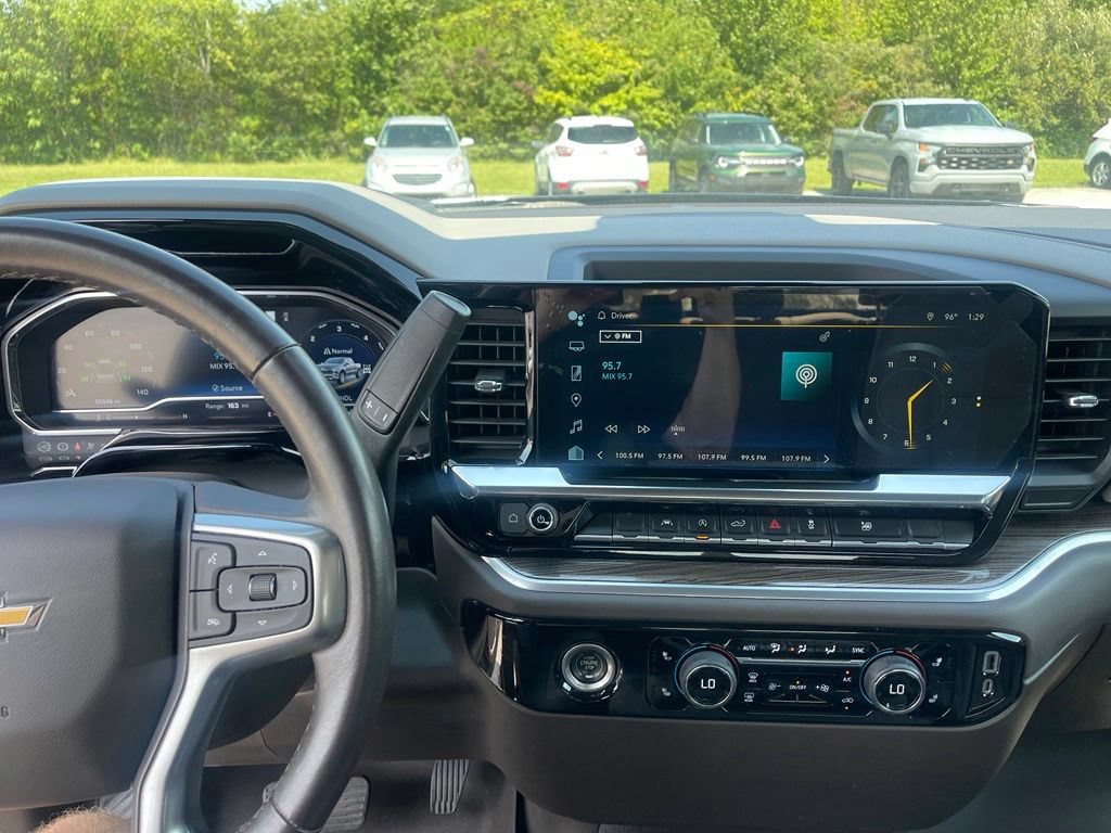 Used 2022 Chevrolet Silverado 1500 LT AWD/4WD image 11
