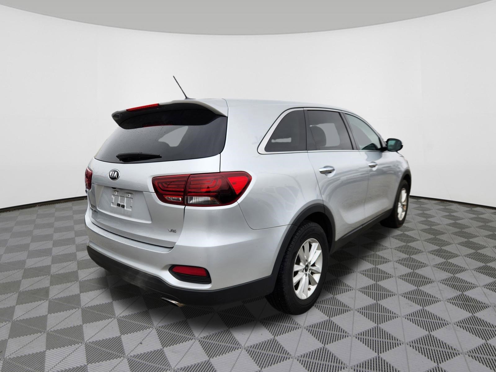 Used 2019 Kia Sorento LX image 4