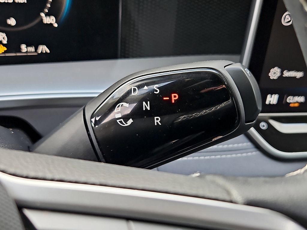 Certified 2025 Volkswagen Tiguan SE w/ Panoramic Sunroof Package image 17