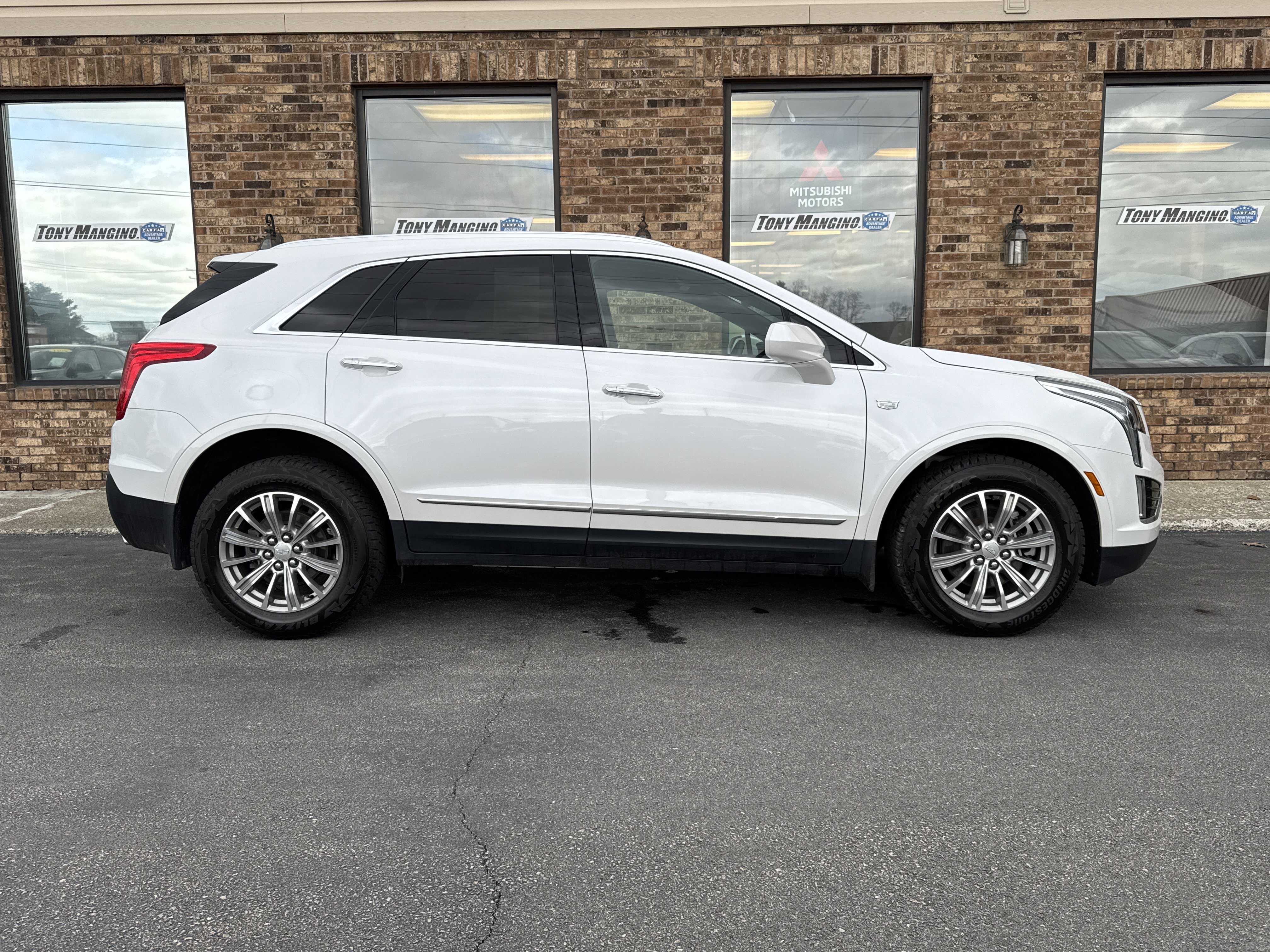 Used 2017 Cadillac XT5 Luxury w/ Driver Awareness Package AWD/4WD image 6