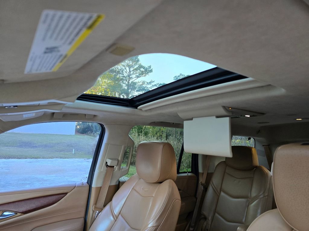Used 2016 Cadillac Escalade Platinum image 29