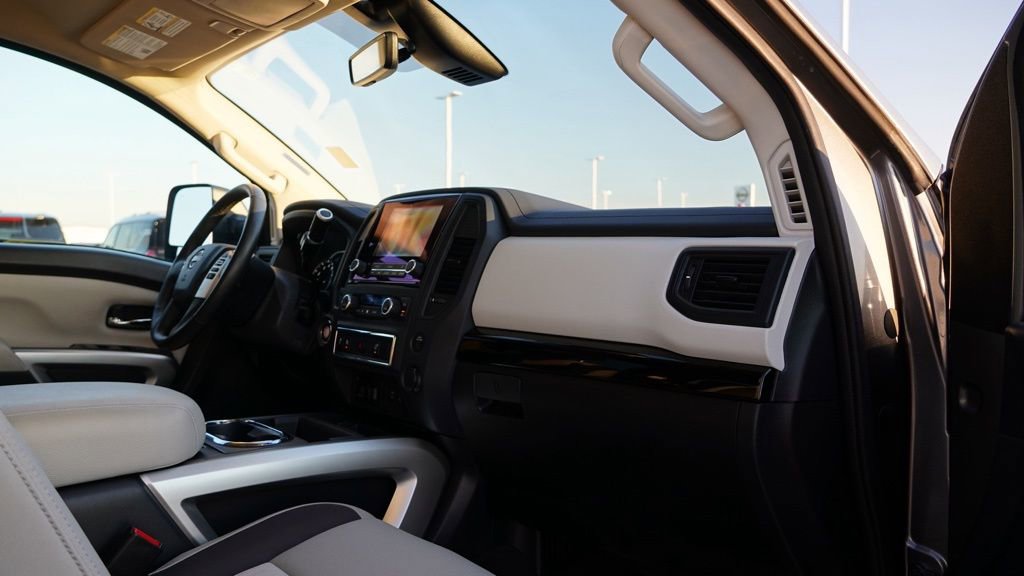 Used 2024 Nissan Titan SV w/ SV Convenience Package image 21