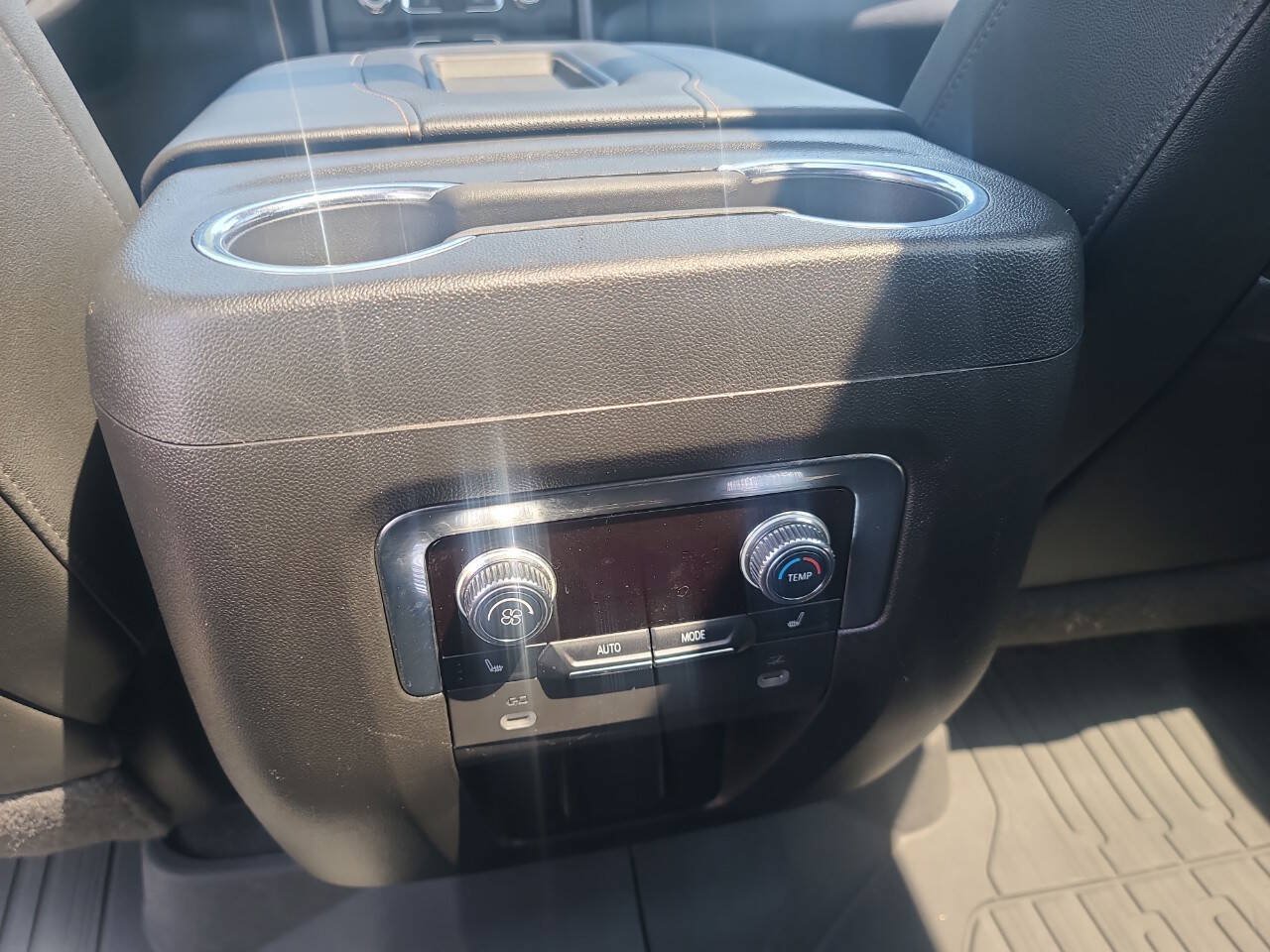 Used 2022 GMC Yukon XL AT4 AWD/4WD image 33