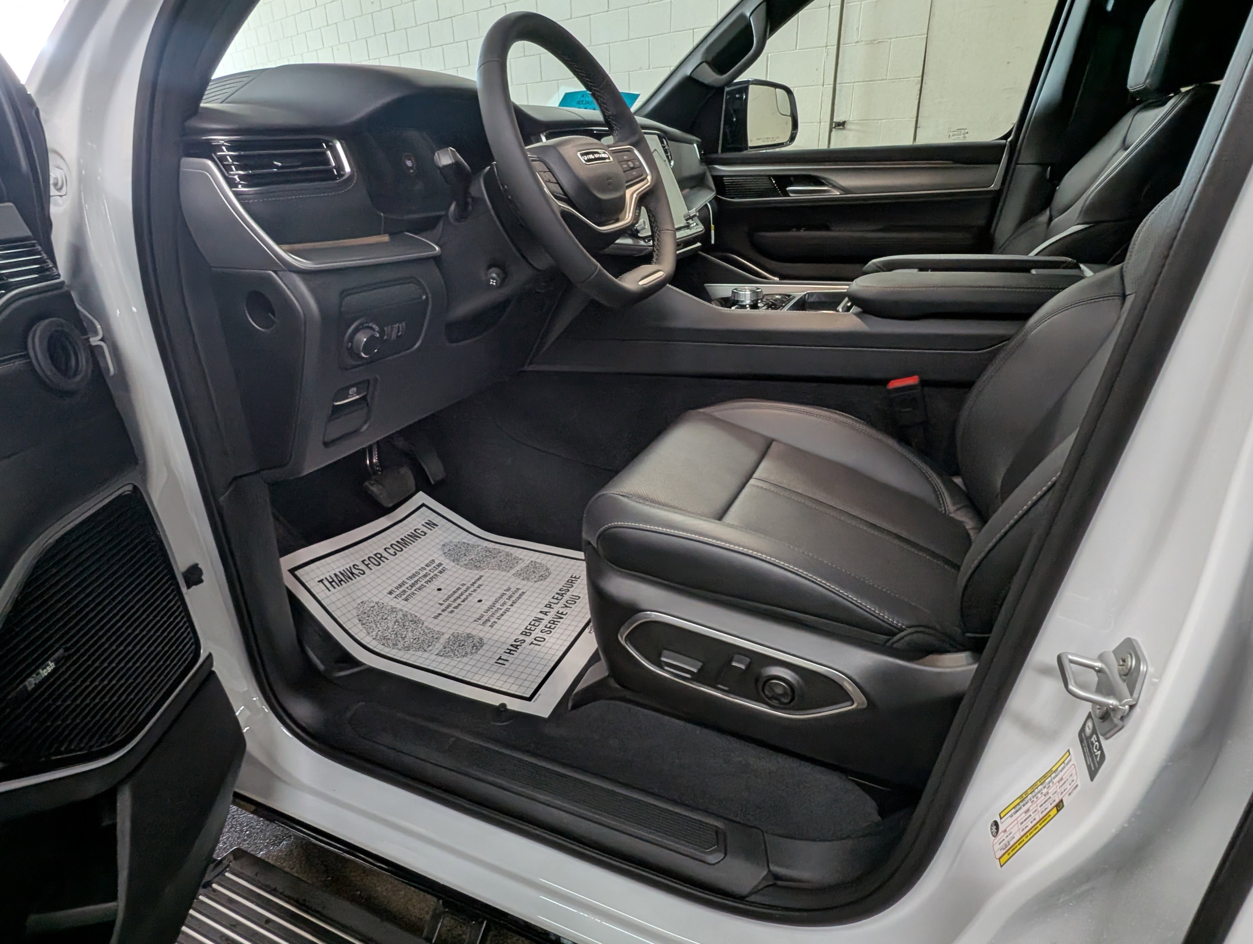 New 2026 Jeep Grand Wagoneer L Limited AWD/4WD image 4