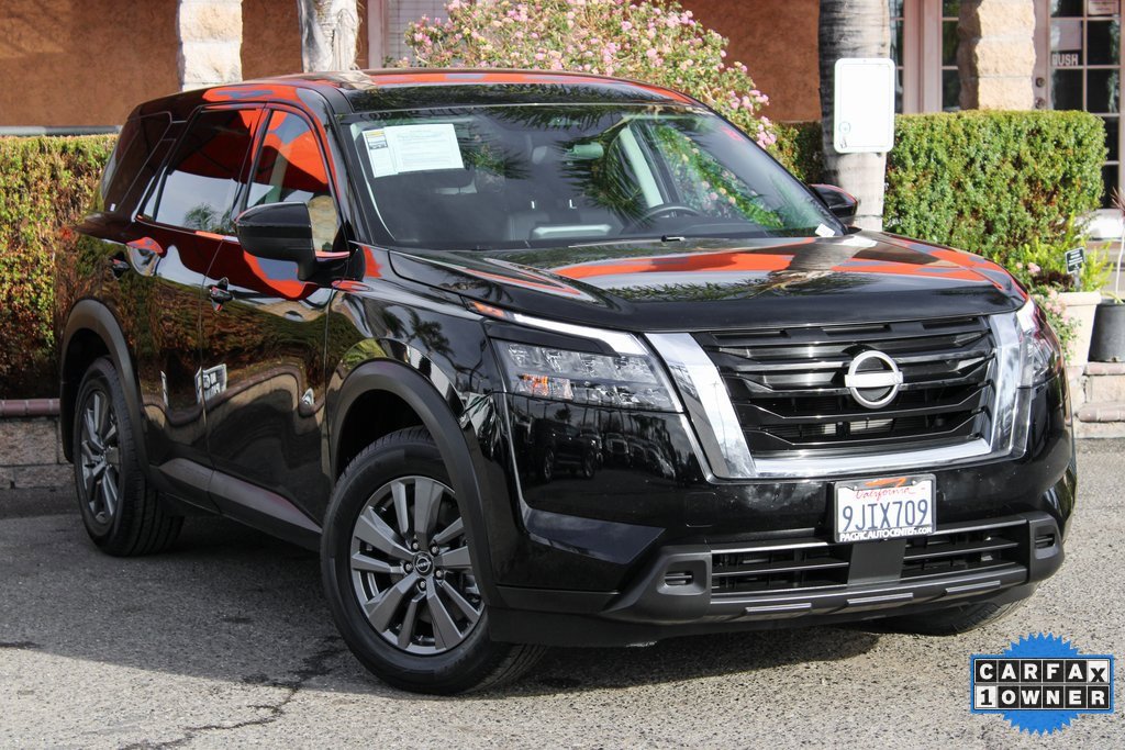Used 2024 Nissan Pathfinder S image 2