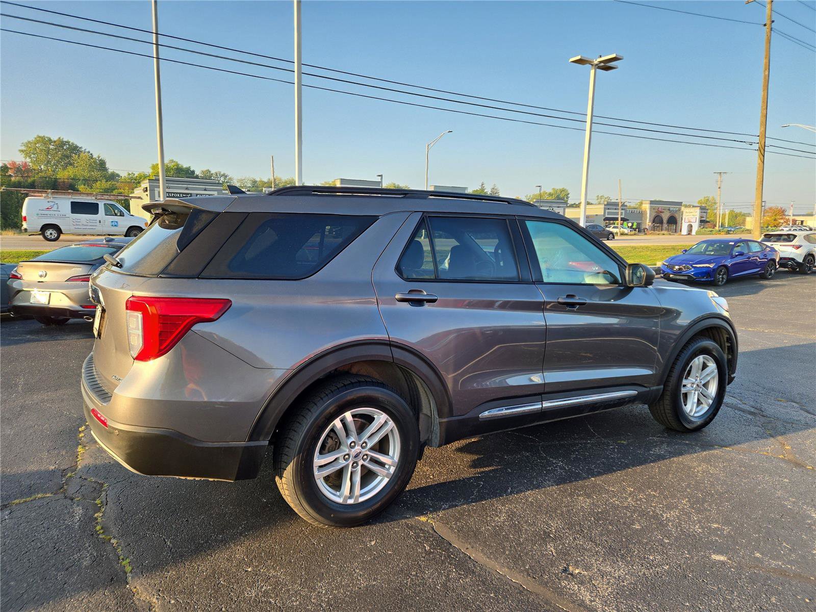 Used 2022 Ford Explorer XLT w/ Equipment Group 202A image 27