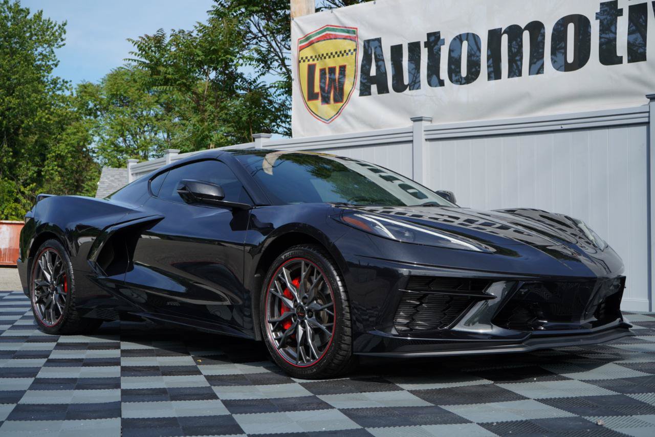 Used 2024 Chevrolet Corvette Stingray Preferred Cpe w/ Z51 Performance Package RWD image 3